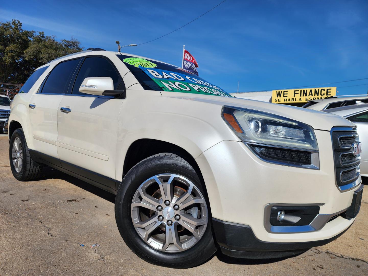 2014 DIAMOND WHITE /CAPPUCCINO GMC Acadia SLT (1GKKRRKD0EJ) , AUTO transmission, located at 2660 S.Garland Avenue, Garland, TX, 75041, (469) 298-3118, 32.885551, -96.655602 - Photo#0